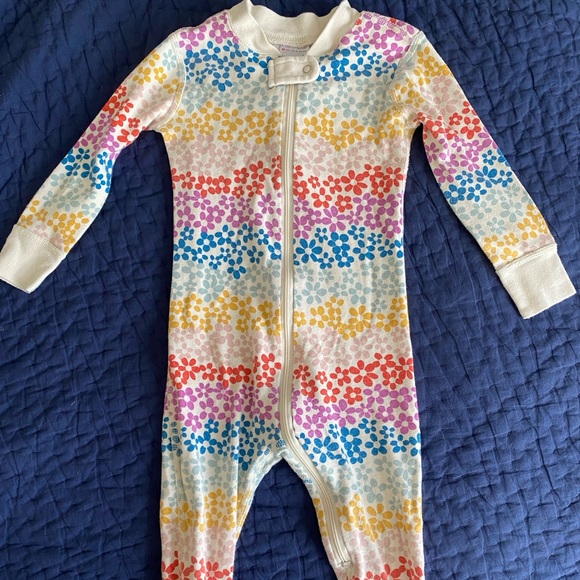 Hanna Andersson rainbow flower sleeper - Picture 1 of 2